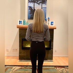 3/4 length 21 inch inseam, size 2 mid/high black align Lululemon pants